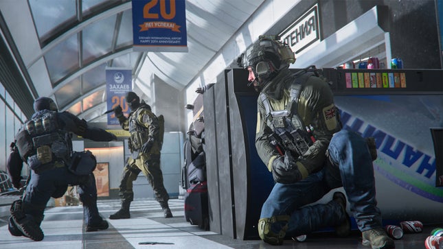 Oyuncular Terminal haritasında koridorda karşı karşıya gelir ve biri bıçak savurur. 